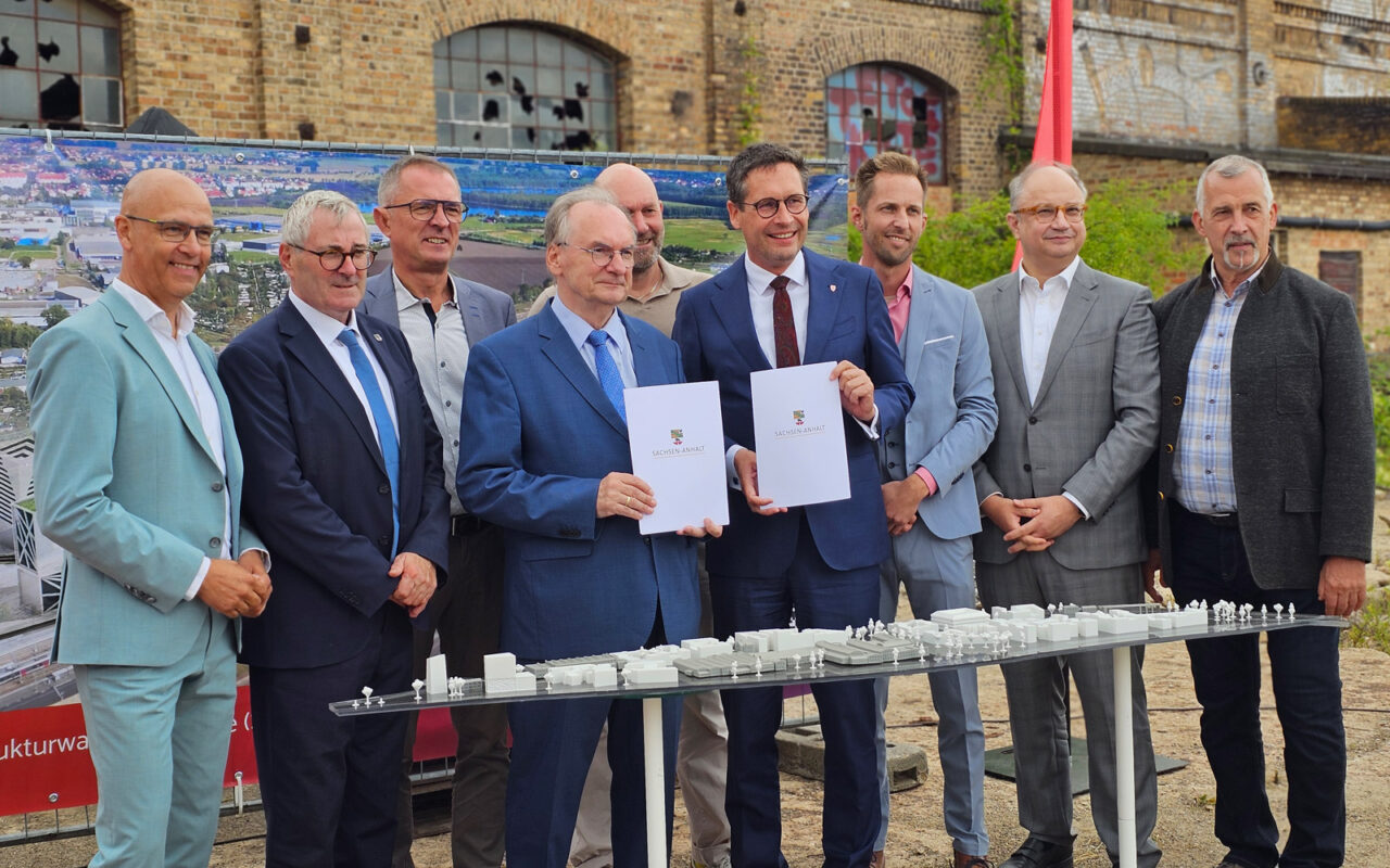 Bescheidübergabe-RAW-Halle-Saale-mit-Ministerpräsident-Haseloff-16-10-01
